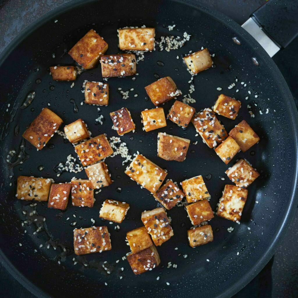 Aasia-tofu on parhaimmillaan nuudeliruoissa, curry-annoksissa, salaateissa tai kulhoruoissa.
