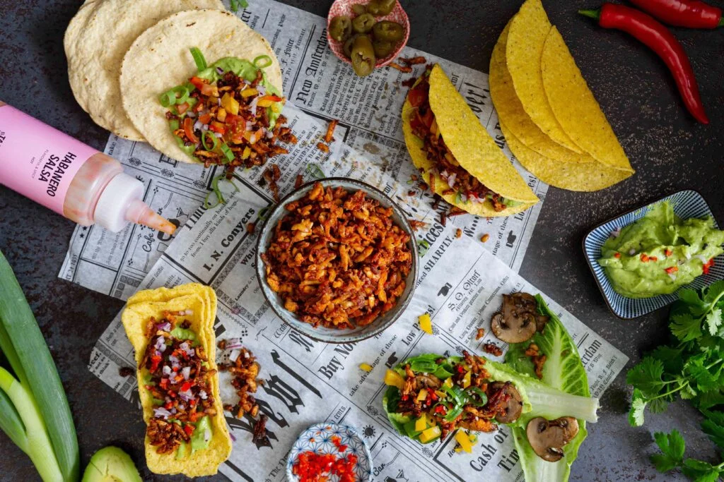 Uunitofu eli raastettu ja paahdettu tofu on loistava taco ja tortilla täyte.