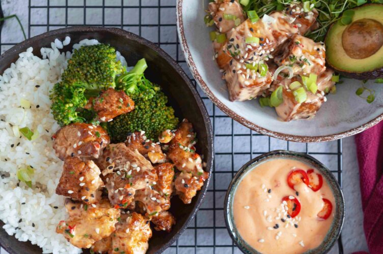 Rapea tofu valmistuu kÃ¤tevÃ¤sti arfryerillÃ¤ ja se toimii erityisen hyvin tÃ¤ytelÃ¤isen bang bang -kastikkeen kanssa tarjoiltuna.