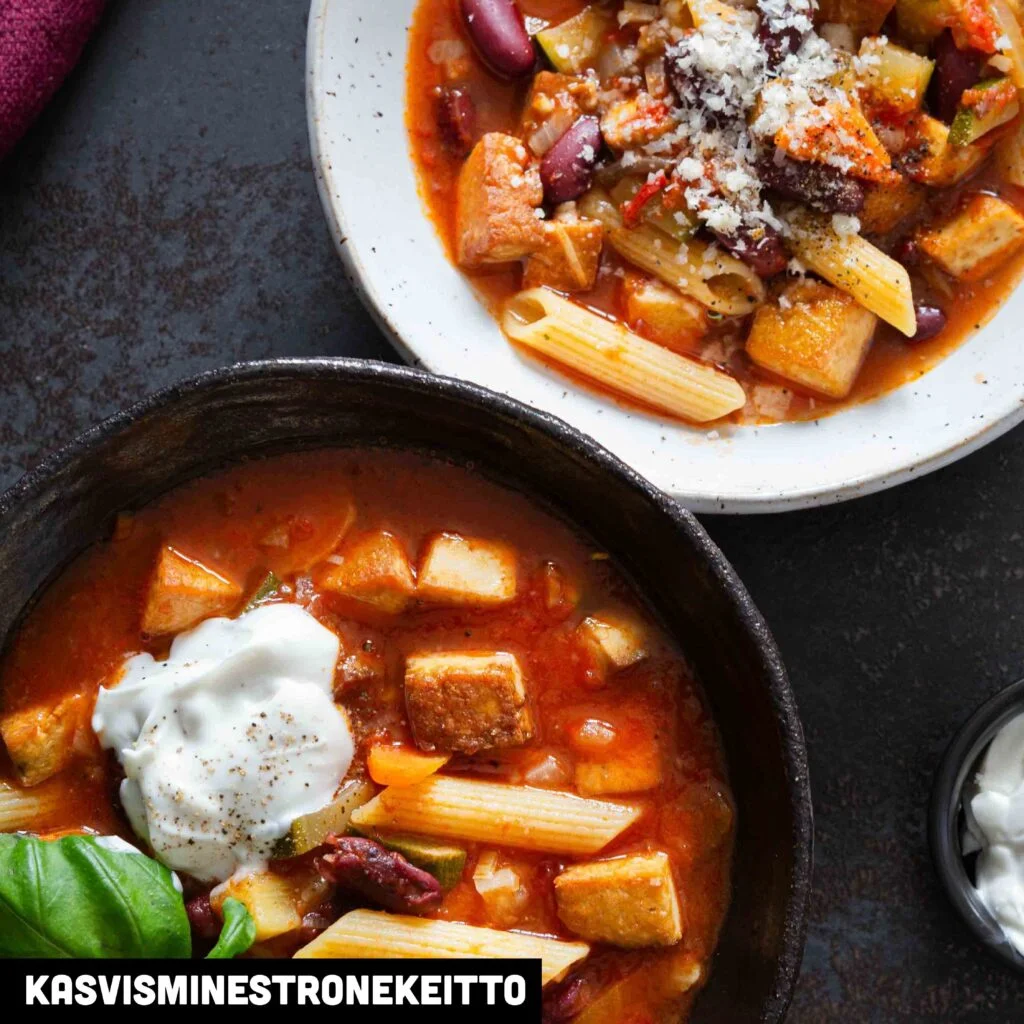 Kasvisminestrone tofulla on ruokaisa arkikeitto