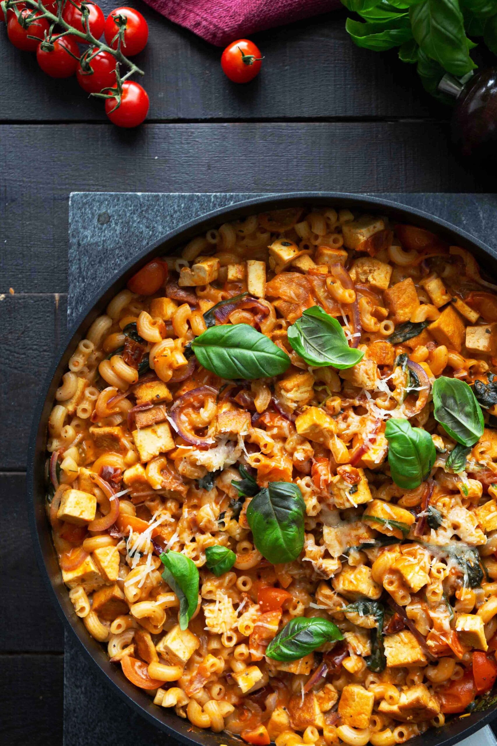 Pikainen tofu-pannupasta (25 min) – helppo one pot savutofupasta