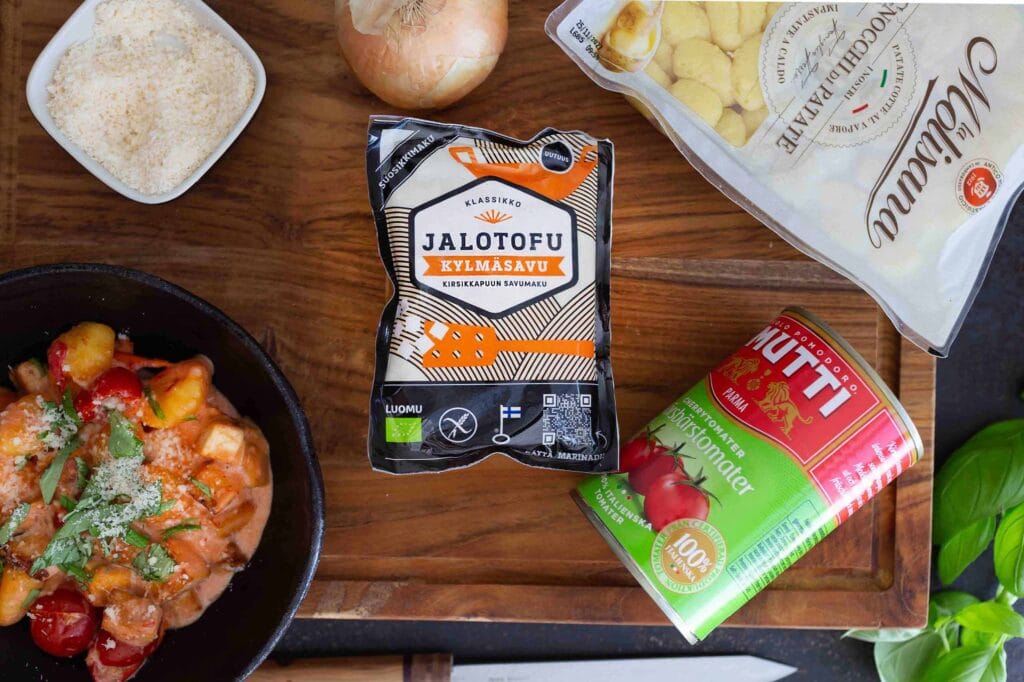 Helppo gnocchi-tofupannu 20 minuutissa