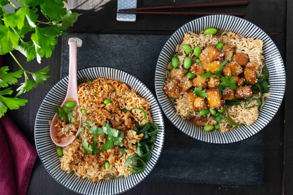 Helppo tofu-nuudelibowl 15 minuutissa